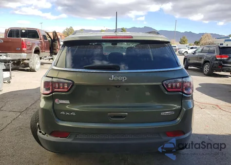 2017 Jeep Compass Latitude z USA, uszkodzony, nr VIN 3C4NJDBB7HT692457